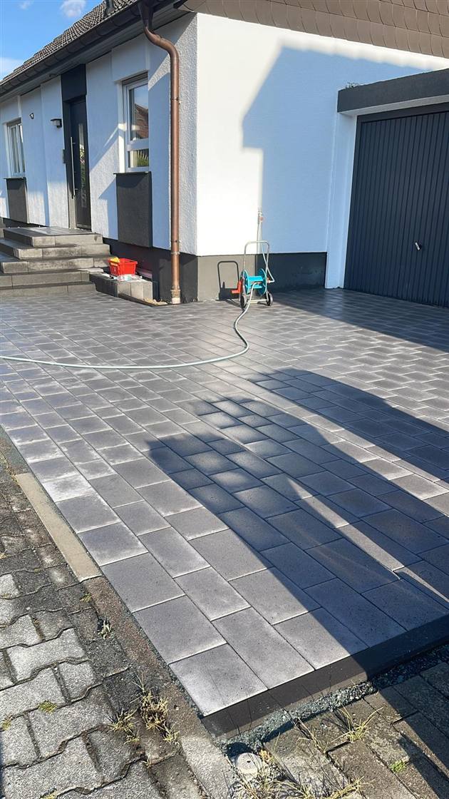 Einfahrt vor der Garage
